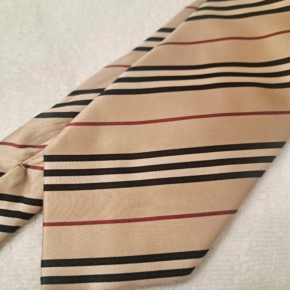 Burberry London 100% Silk Mens Tie